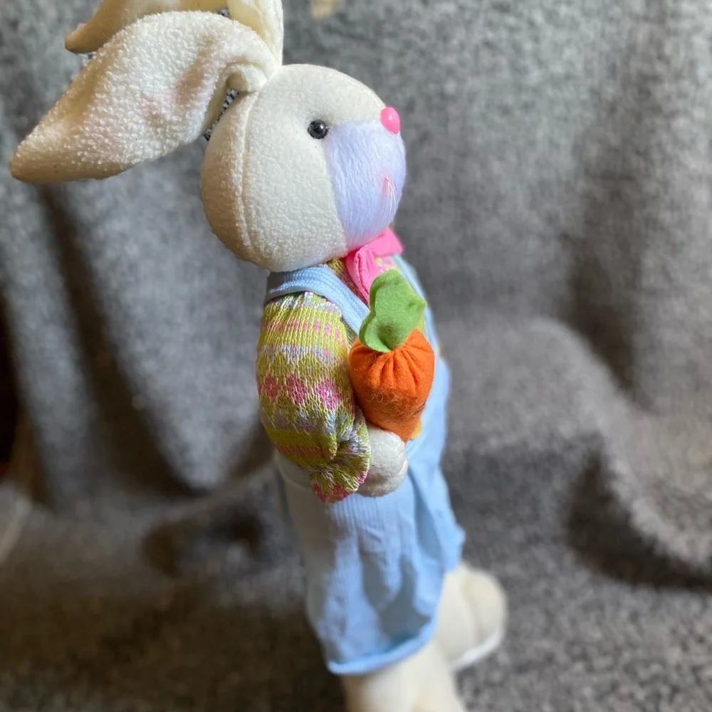 Adorable Bunny Couple Decor - Picture 4 of 11